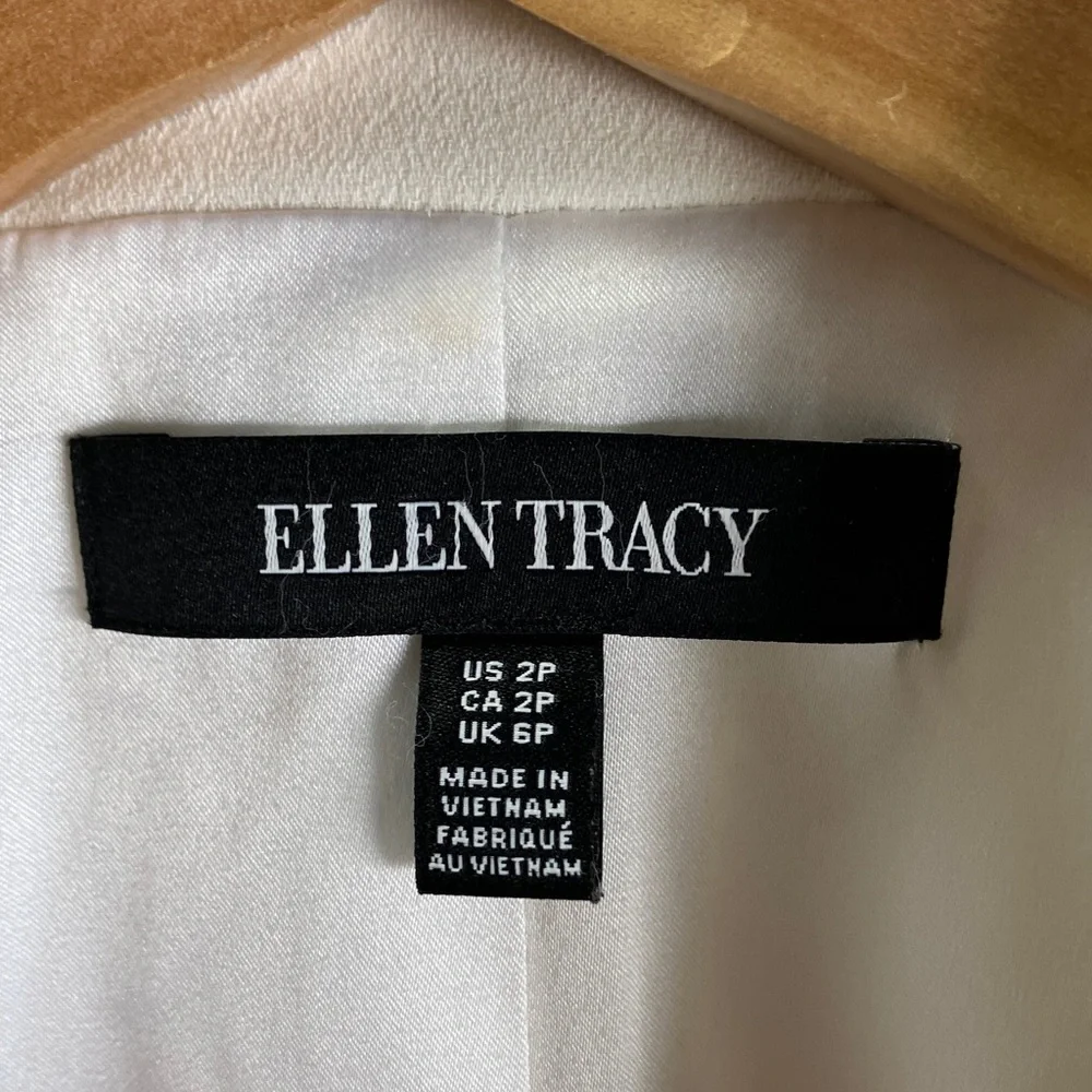 Ellen Tracy Women's Elegant Cream Blazer